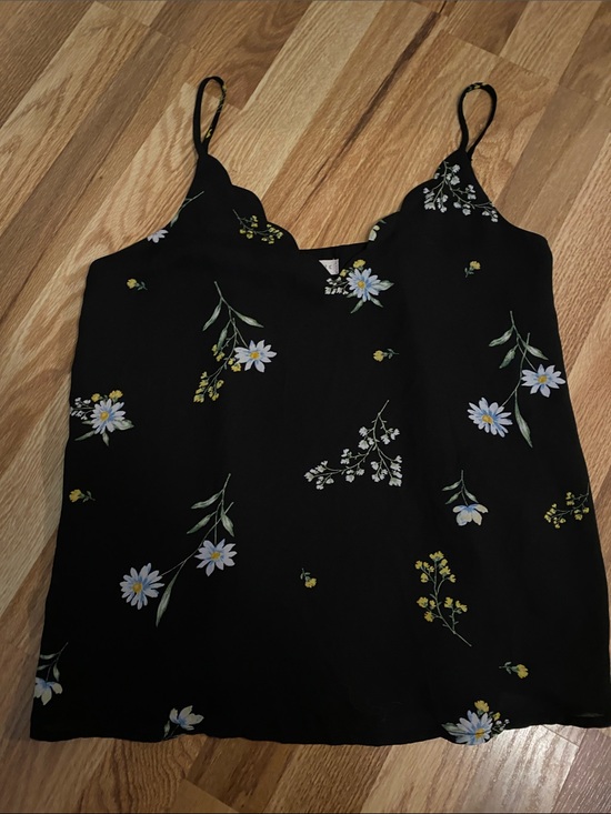 Socialite Tops - Floral Scallop-Edge Black Camisole Top